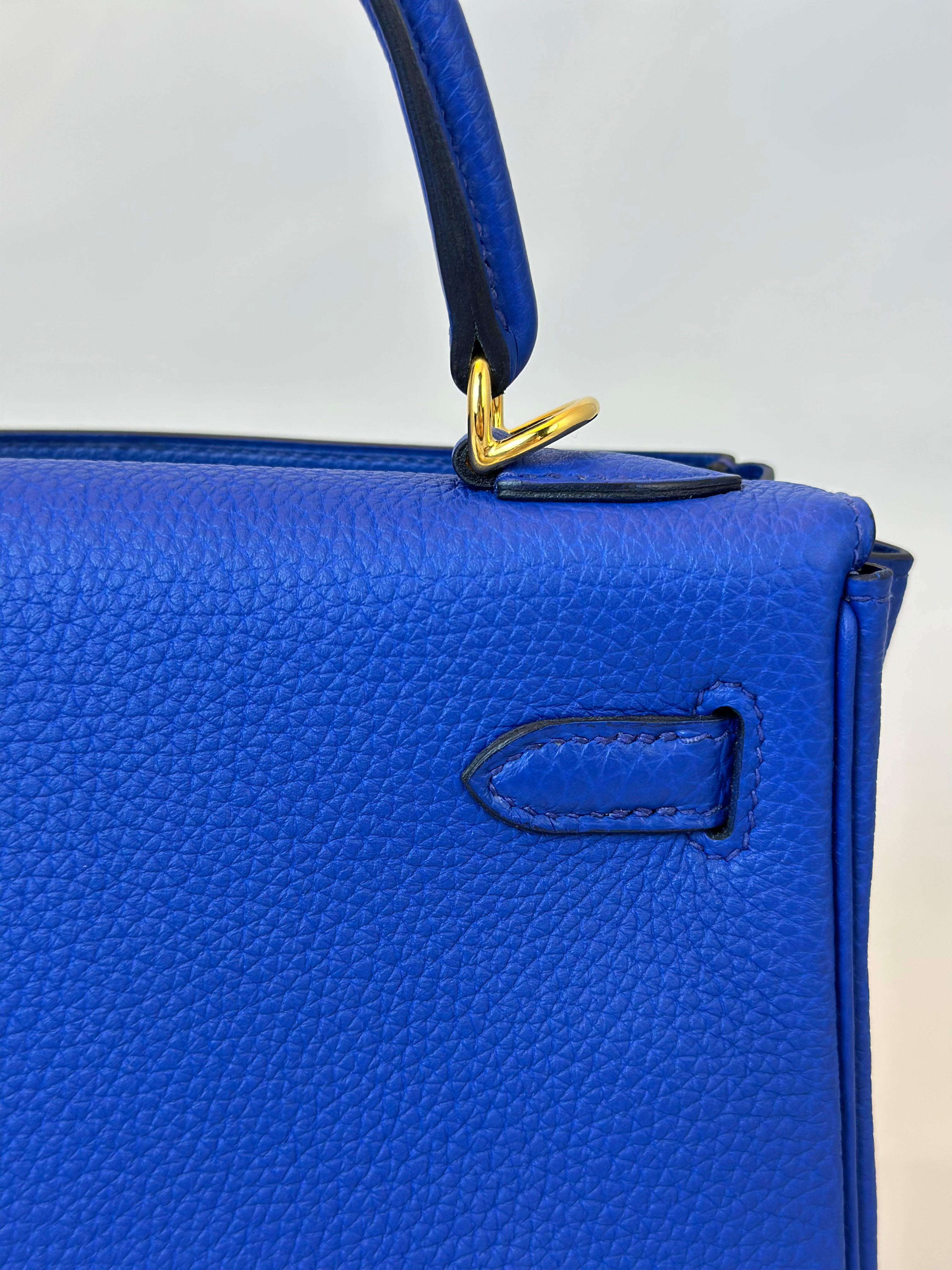 HERMES KELLY 25 TOGO BLUE ROYALE HANDBAG GOLD HARDWARE back side close up