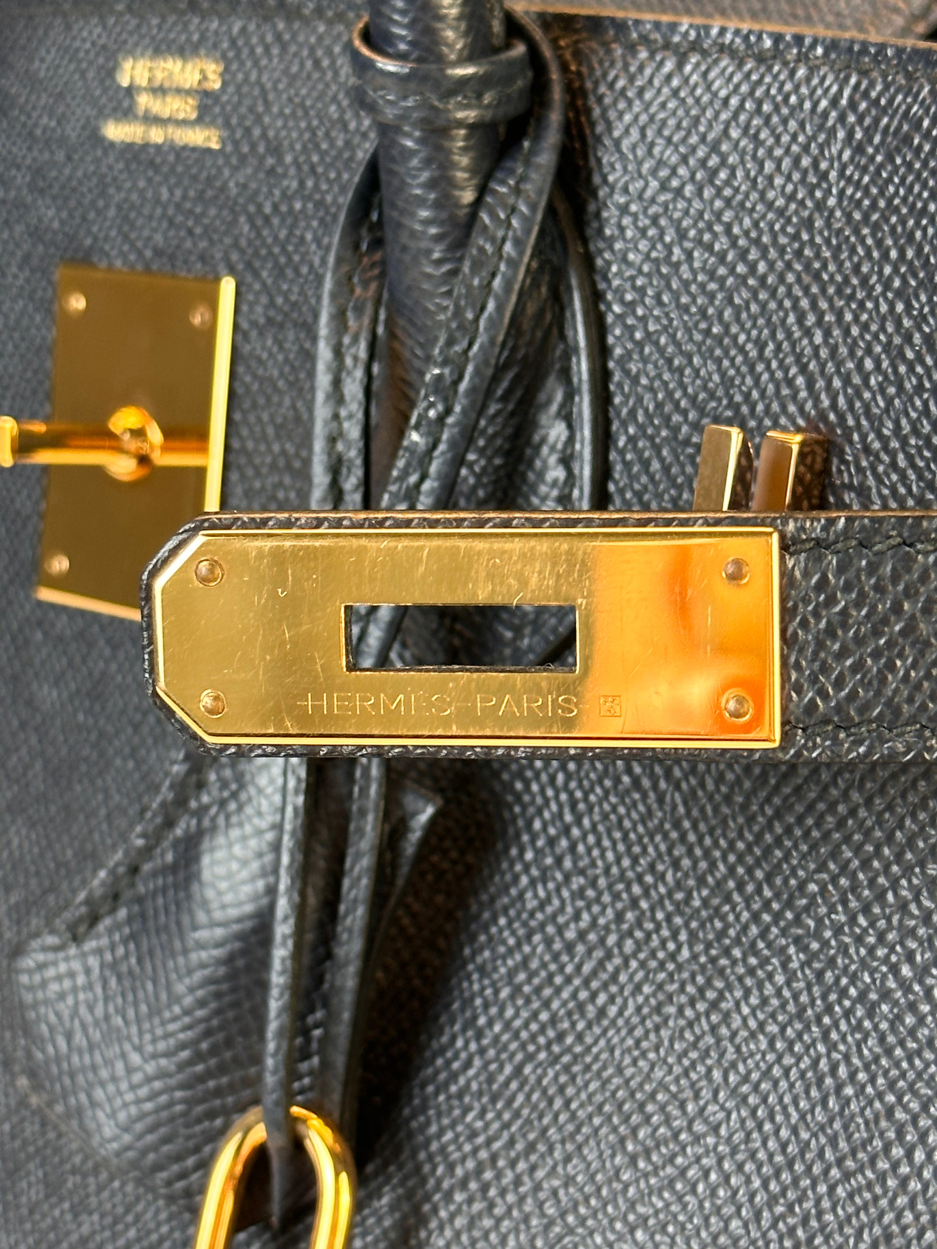 HERMES BIRKIN 28 RETOURNE EPSON BLUE SAPPHIRE HANDBAG GOLDEN HARDWARE close up
