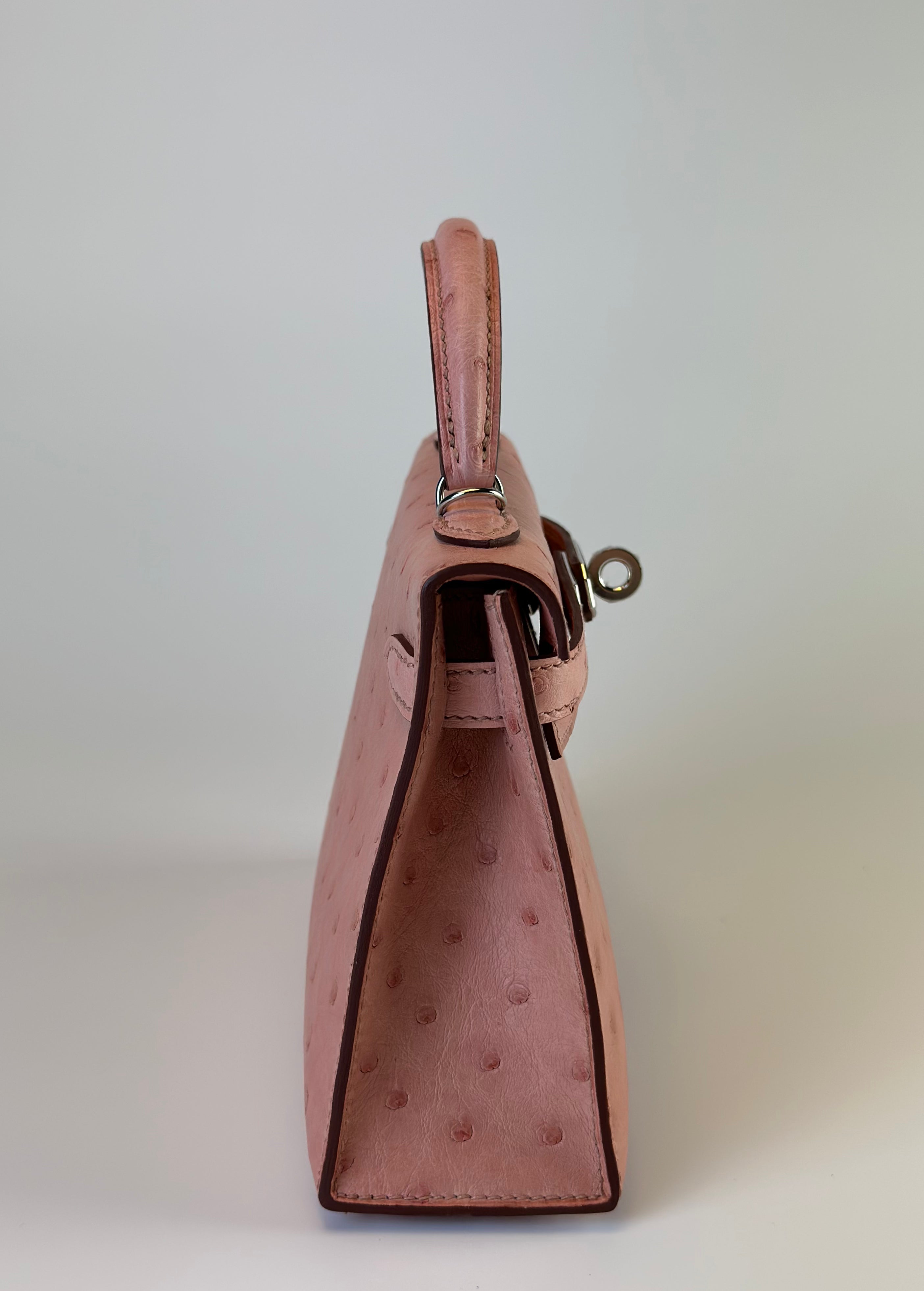 HERMES KELLY 20 OSTRICH SELLIER HANDBAG IN TERRE CUITE WITH PALLADIUM HARDWARE size by side