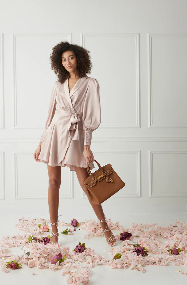 girl holding hermes kelly 28