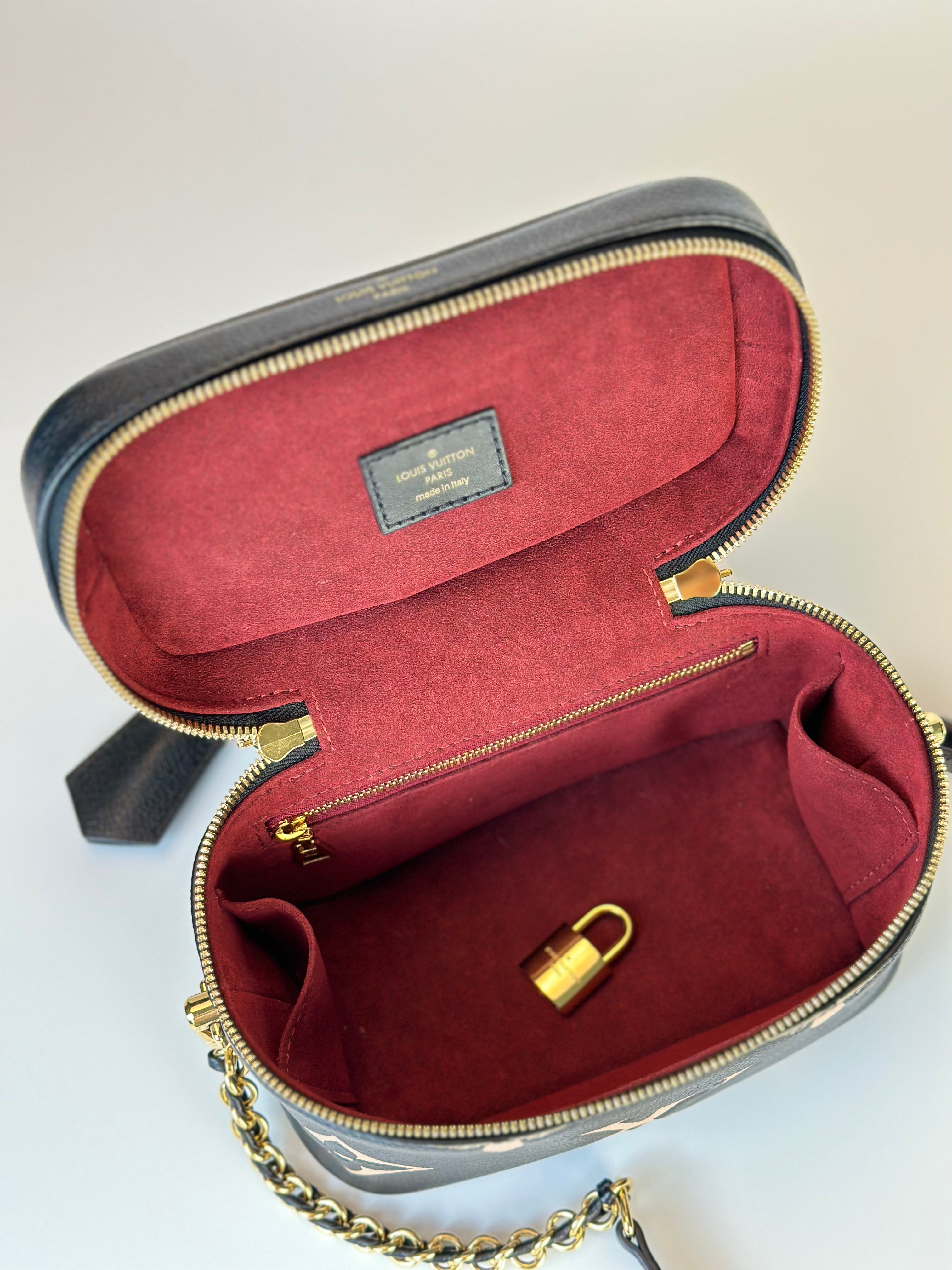 Vanity cloth handbag Louis Vuitton Black in Cloth - 25095551