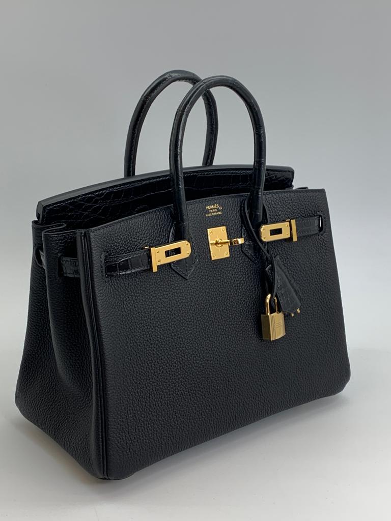 HERMES BIRKIN 25 RETOURNE TOGO BLACK HANDBAG GOLD HARDWARE WITH NILOTICUS CROCODILE FLAP AND HANDLES from the front in 45 degrees